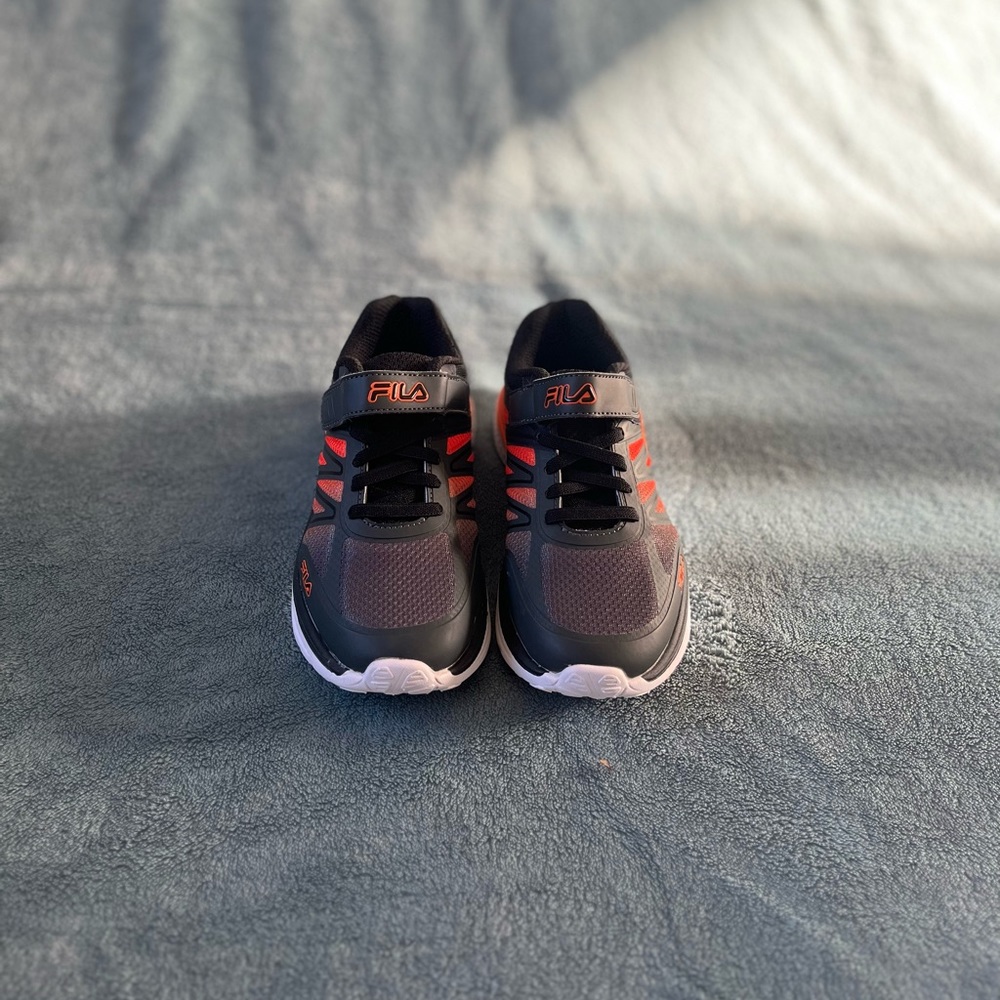 Like new Boys Fila tennis shoes size 2